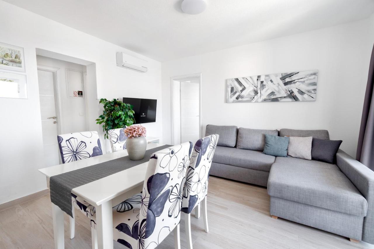 Apartments And Rooms Vuleta, Close To The Beach Makarska Ngoại thất bức ảnh