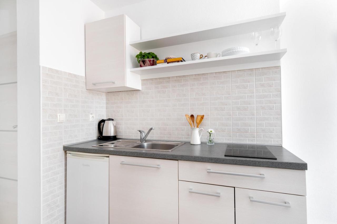 Apartments And Rooms Vuleta, Close To The Beach Makarska Ngoại thất bức ảnh