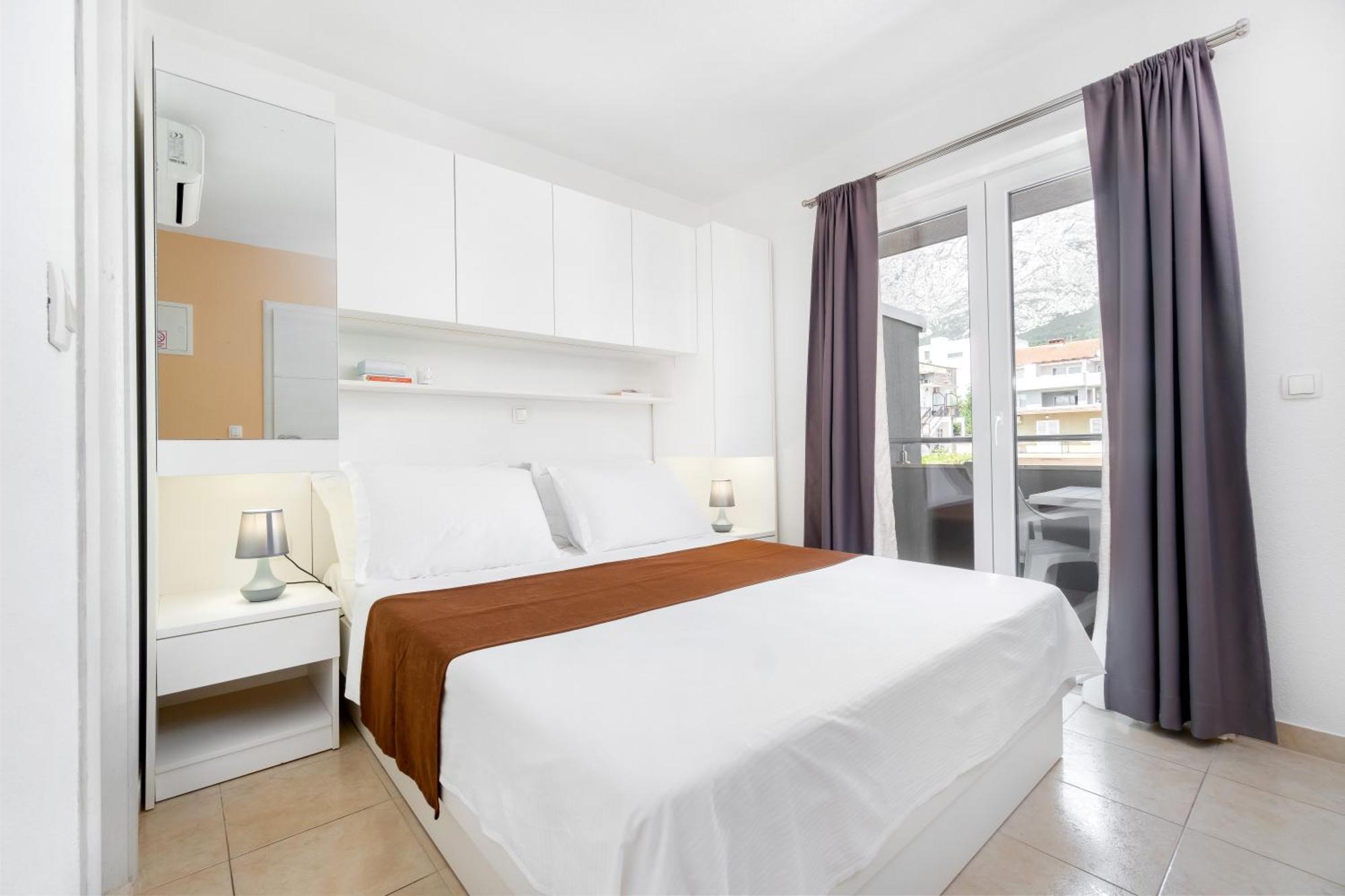 Apartments And Rooms Vuleta, Close To The Beach Makarska Ngoại thất bức ảnh