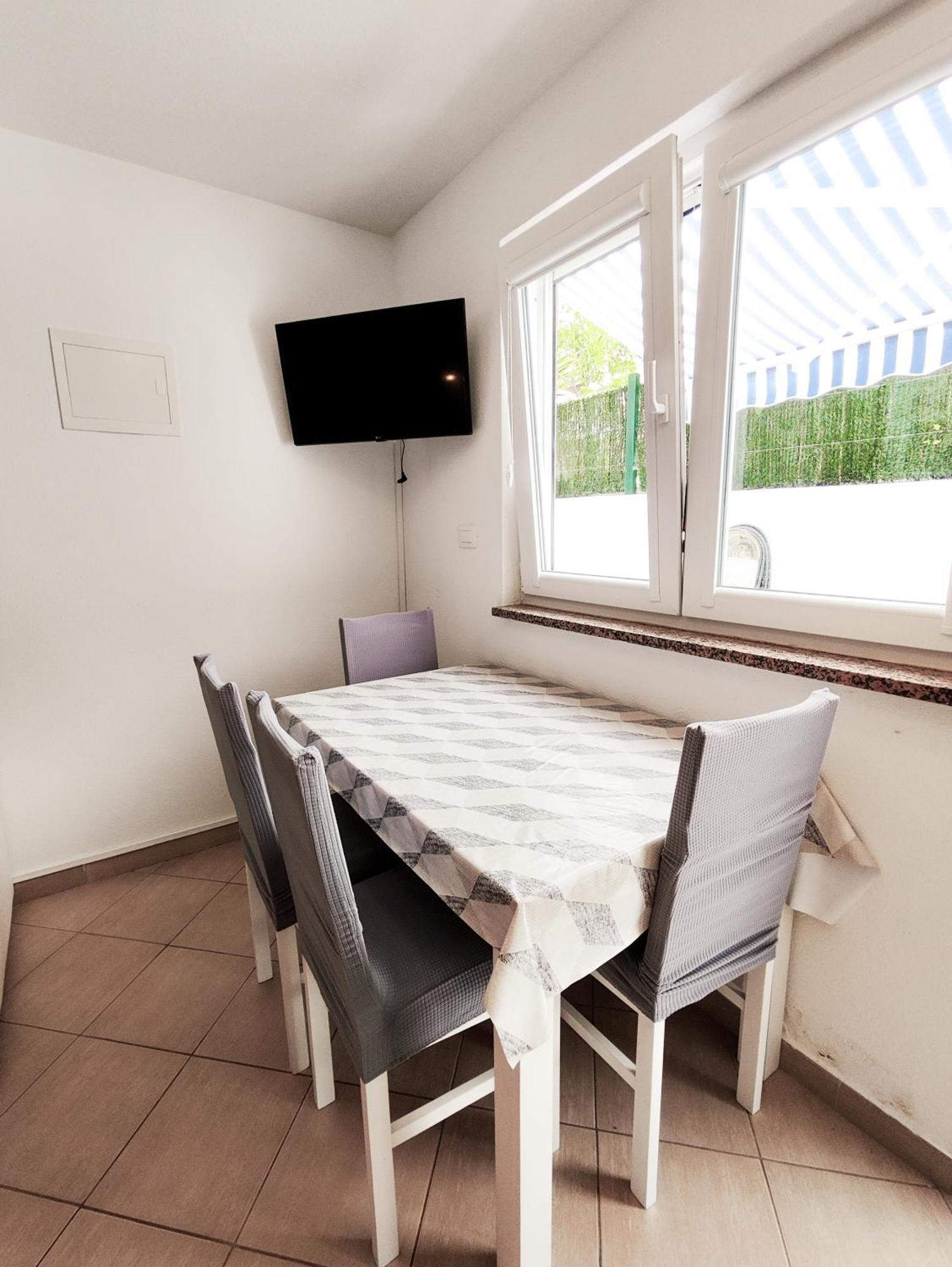 Apartments And Rooms Vuleta, Close To The Beach Makarska Phòng bức ảnh