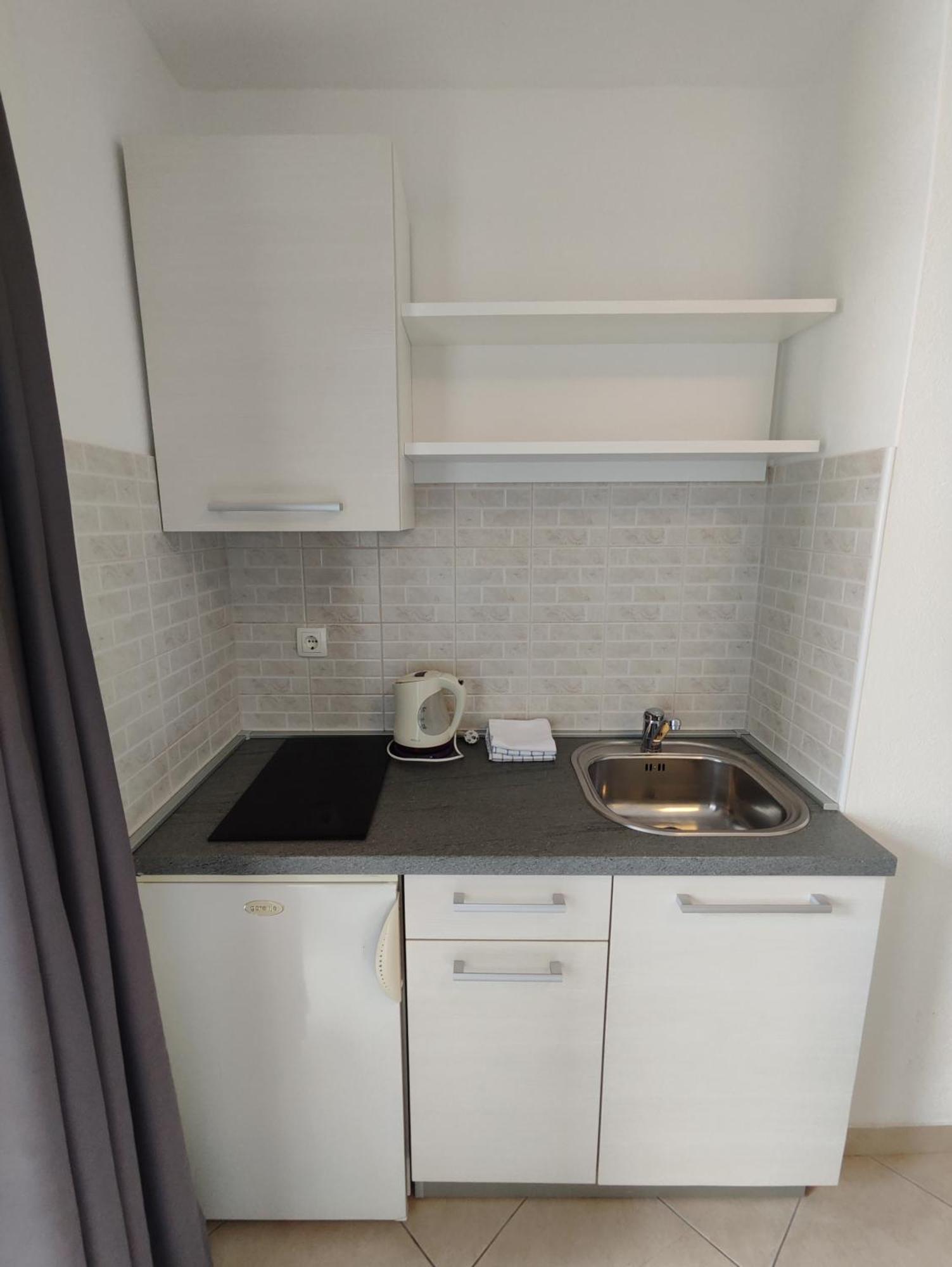 Apartments And Rooms Vuleta, Close To The Beach Makarska Phòng bức ảnh